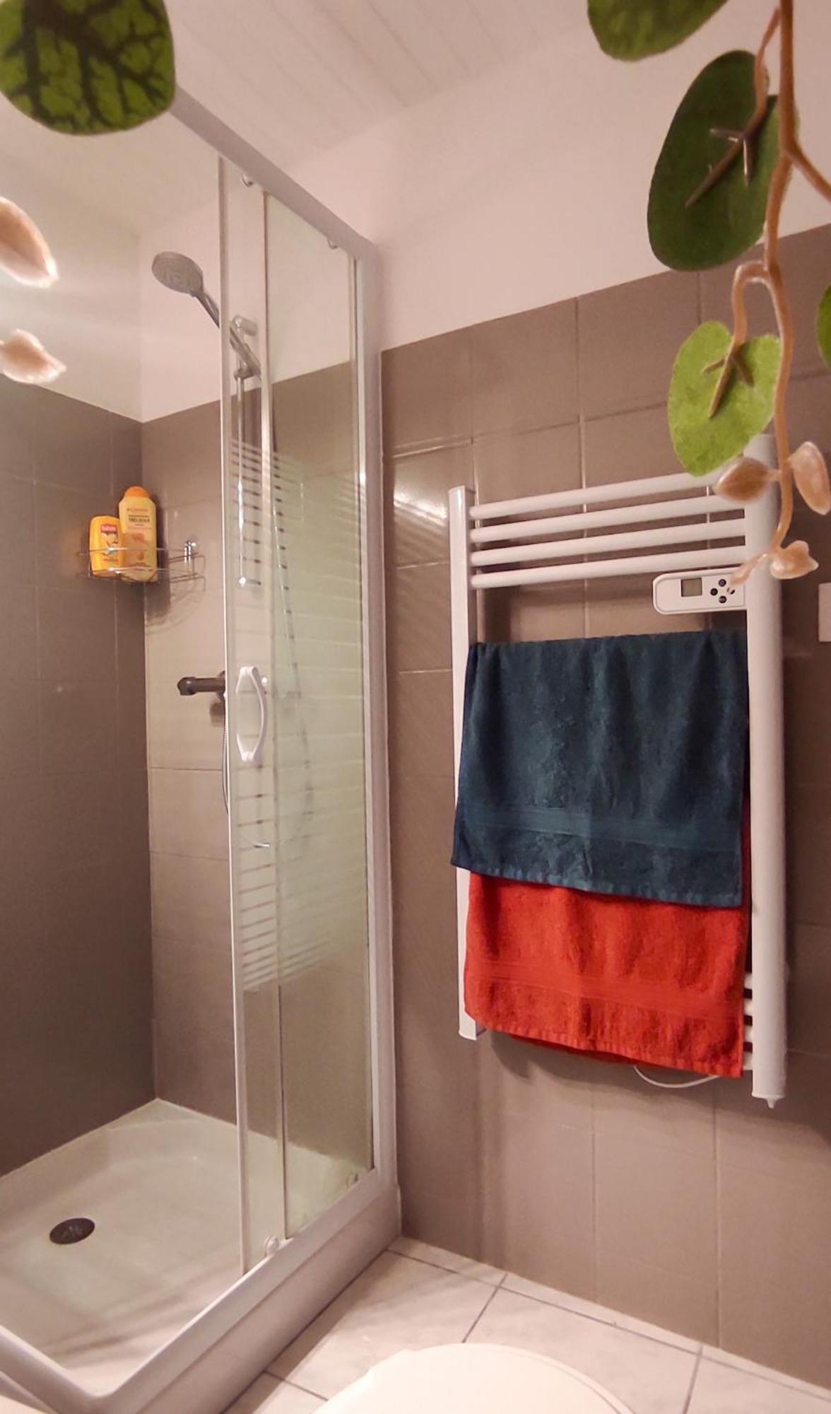 Chambre Independante Avec Salle De Bain Privee Montpezat-sous-Bauzon Exteriör bild